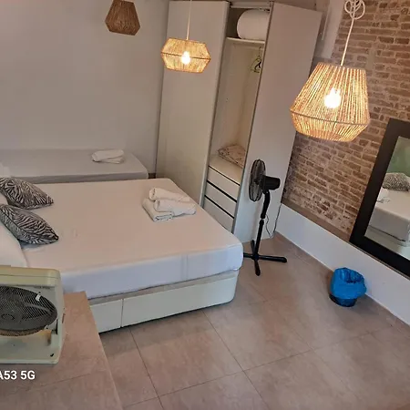 Grupos Hasta 8 En Plena Rambla De Cataluna 招待所 *