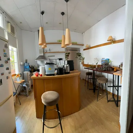 Grupos Hasta 8 En Plena Rambla De Cataluna