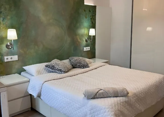 Grupos Hasta 8 En Plena Rambla De Cataluna Gasthof