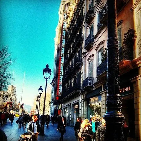Pensión Grupos Hasta 8 En Plena Rambla De Cataluna Barcelona